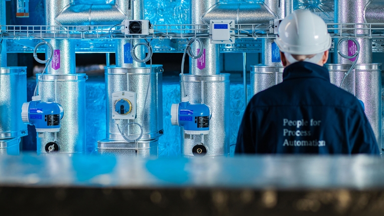 Endress+Hauser employee at a customers' plant.